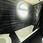 Townhouse For 6 With Ac Wifi 50m From The * 타마리우