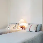 Townhouse For 6 With Ac Wifi 50m From The 펜션
