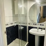 Townhouse For 6 With Ac Wifi 50m From The