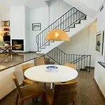 펜션 Townhouse For 6 With Ac Wifi 50m From The
