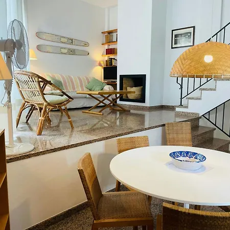 펜션 Townhouse For 6 With Ac Wifi 50m From The *