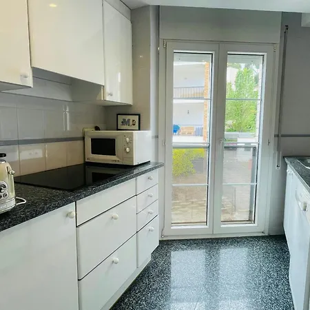 Townhouse For 6 With Ac Wifi 50m From The *